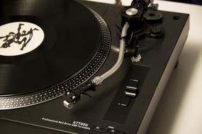 contemporary turntable with disk