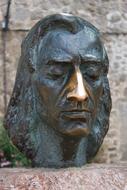 face of FrÃ©dÃ©ric FranÃ§ois Chopin, Sculpture with shining nose