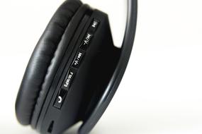 black earphone