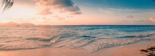 pink blue panorama of the ocean in Seychelles