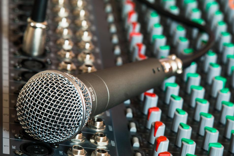 audio microphone lies on amplifiers