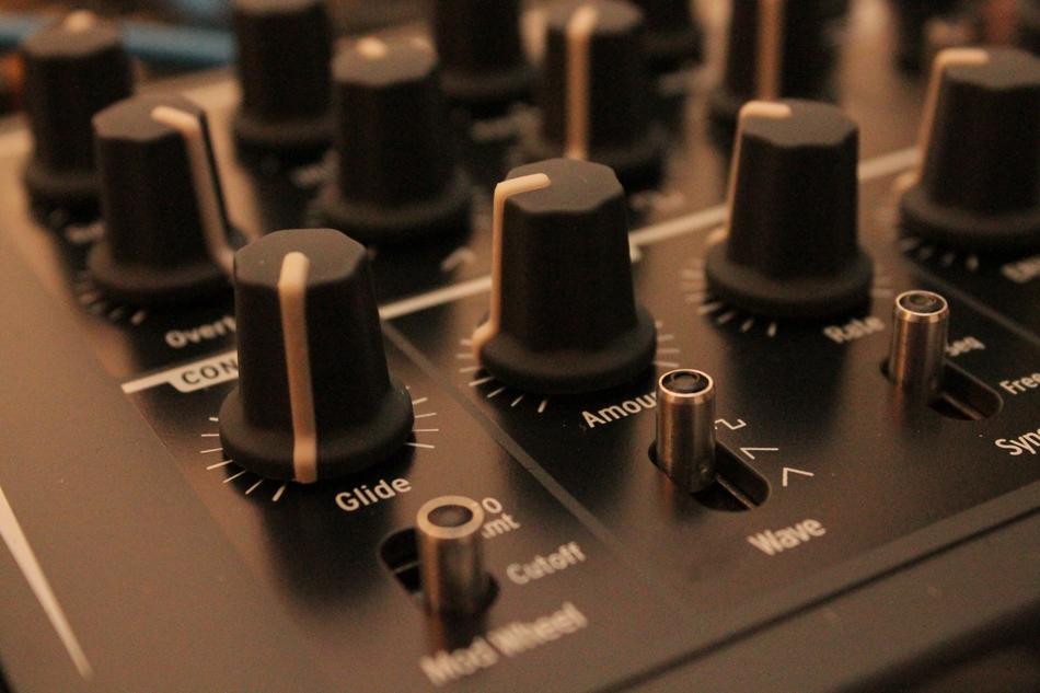 synthesizer bass adjustment