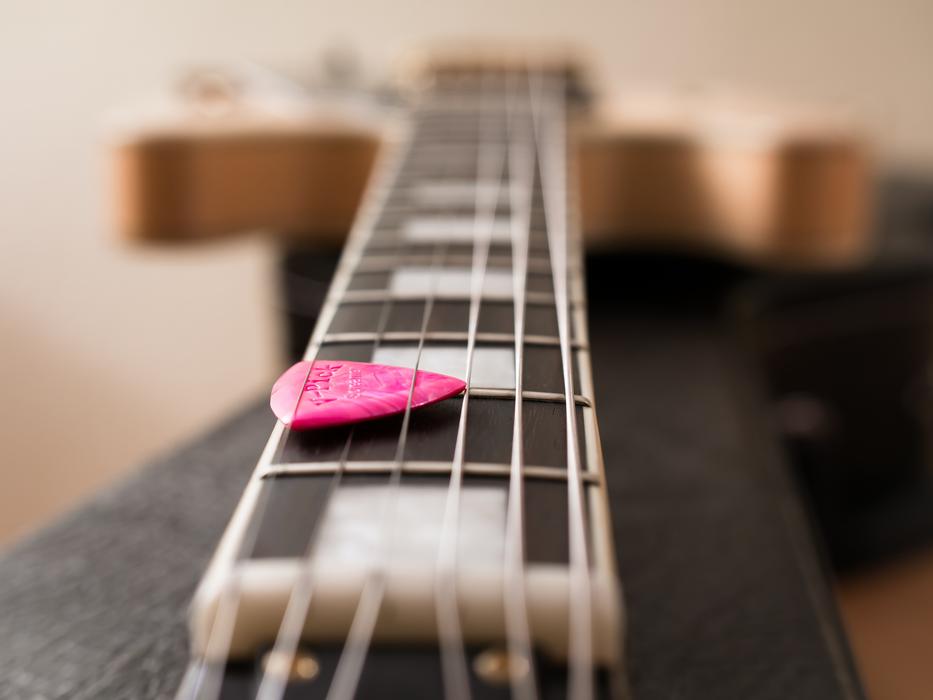 Electric pink pick