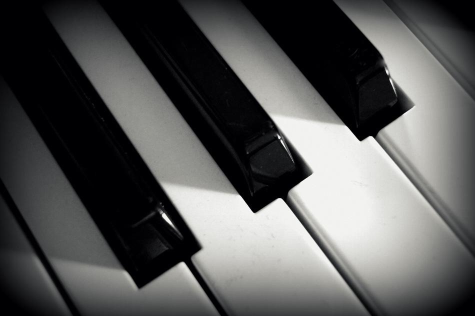aesthetic piano keyboard