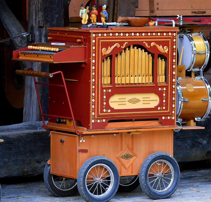 antique mobile organ