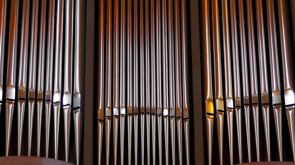 organ in the basilica close up