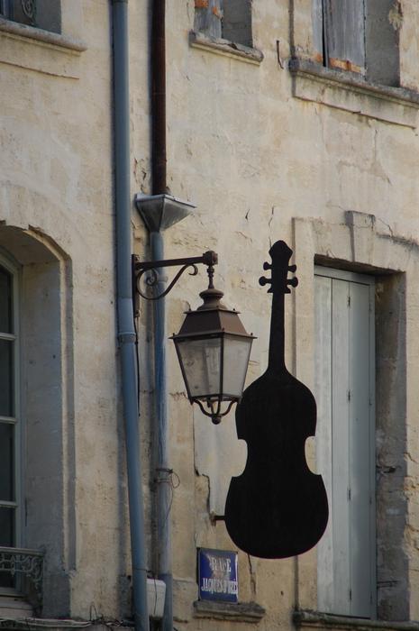 outside hanged violin