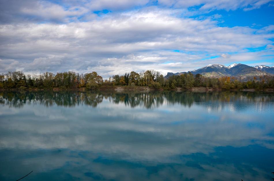 gorgeous Lake blue