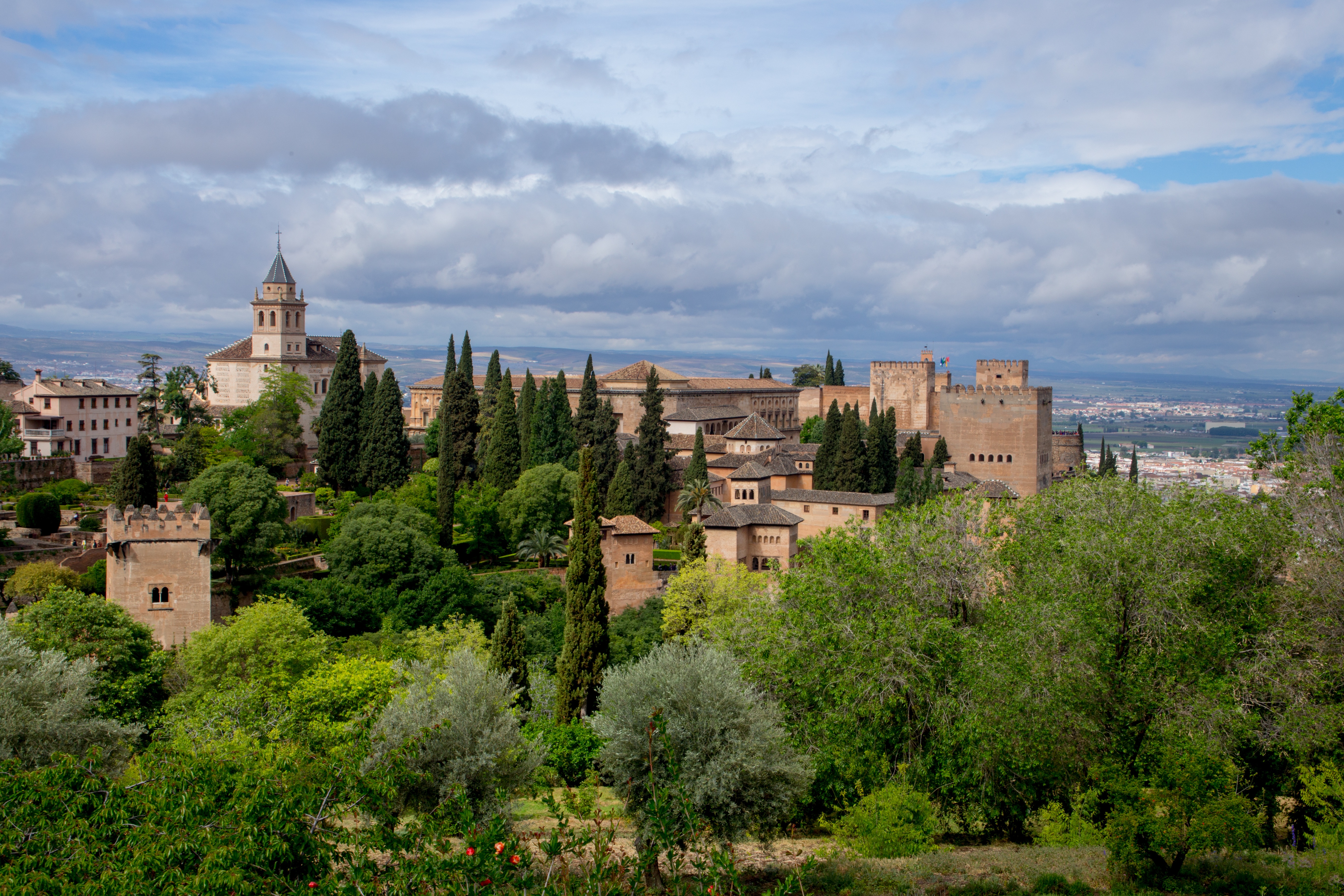 Granada spain. Гранада город в Испании. Гранада Испания природа. Гранада провинция в Испании. Вид на город Гранада в Андалусии, Испания.
