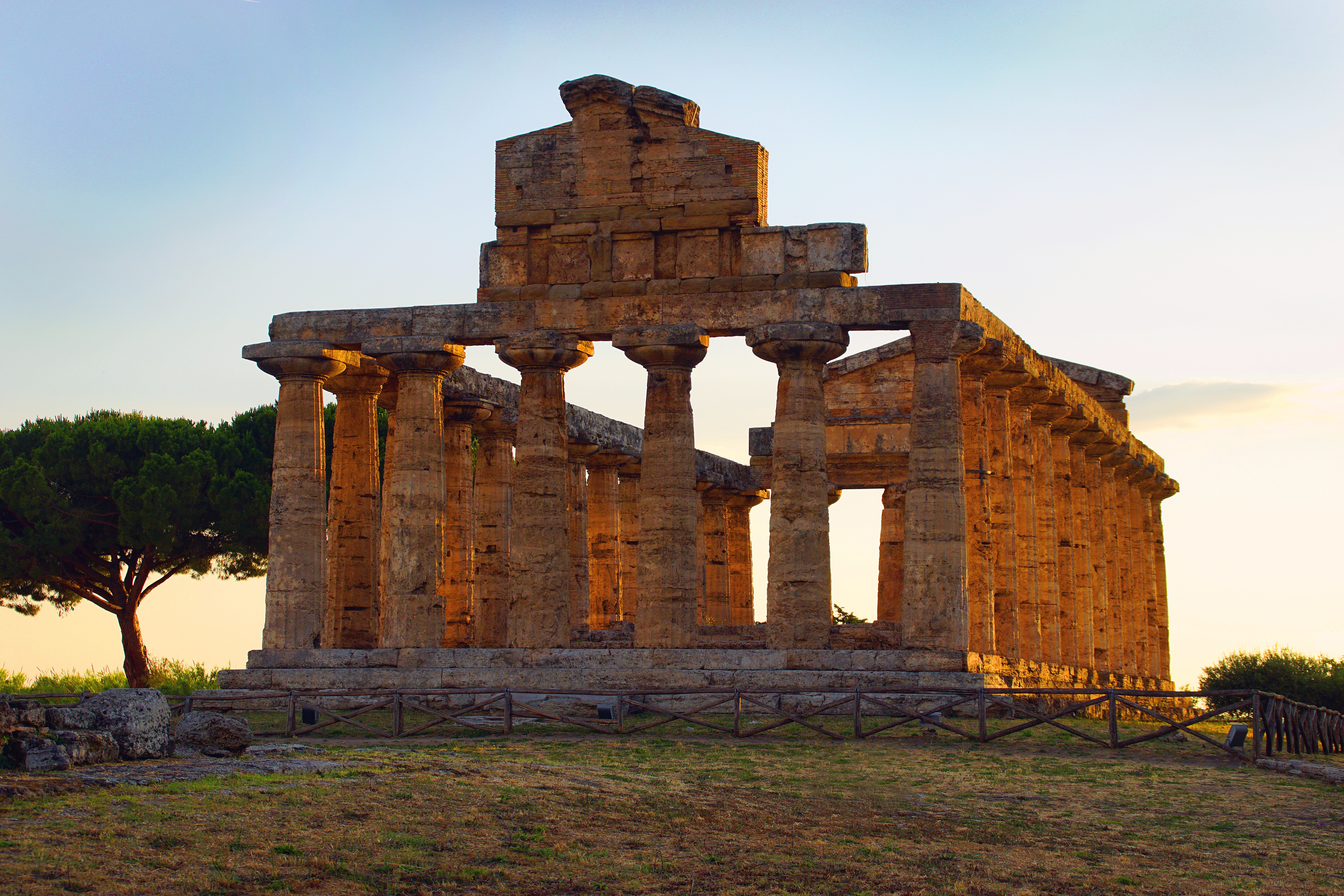 Разваленный храм Греция