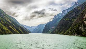impressively beautiful Yangtze River Mountain