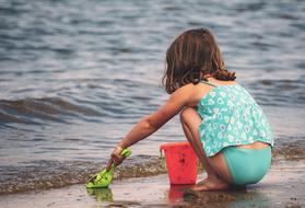 Girl Play Sand sea