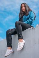 girl posing on the wall