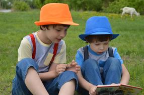 Kids Meadow red blue hat