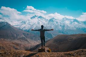 man standing with wide open arms at scenic Blue Mountains