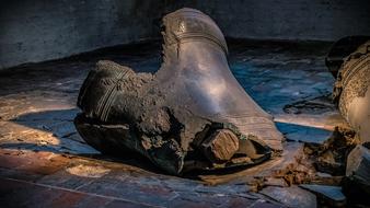 Historic Bell Monument