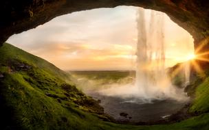 amazing Iceland Waterfall Seljalandsfoss