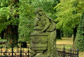 Monument Figure