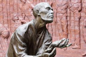 National Prisoner Of War statue