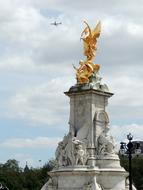 golden statue near Buckingham Palace