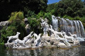 Fontana Waterfall Royal