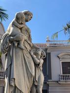 Statue family