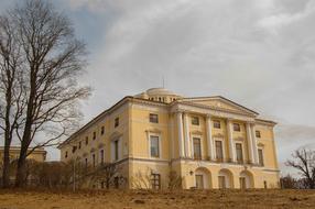 large palace in pavlovsk