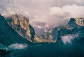 Yosemite Park stone fog