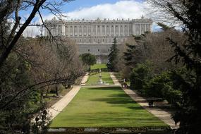 park in front of the royal palace in madrid