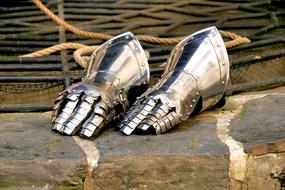Knight Glove