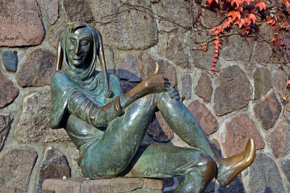Till Eulenspiegel Molln Fool sculpture
