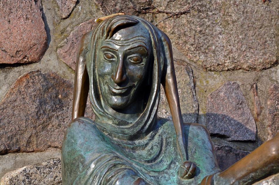 Beautiful statue of Till Eulenspiegel in MÃ¶lln, Germany