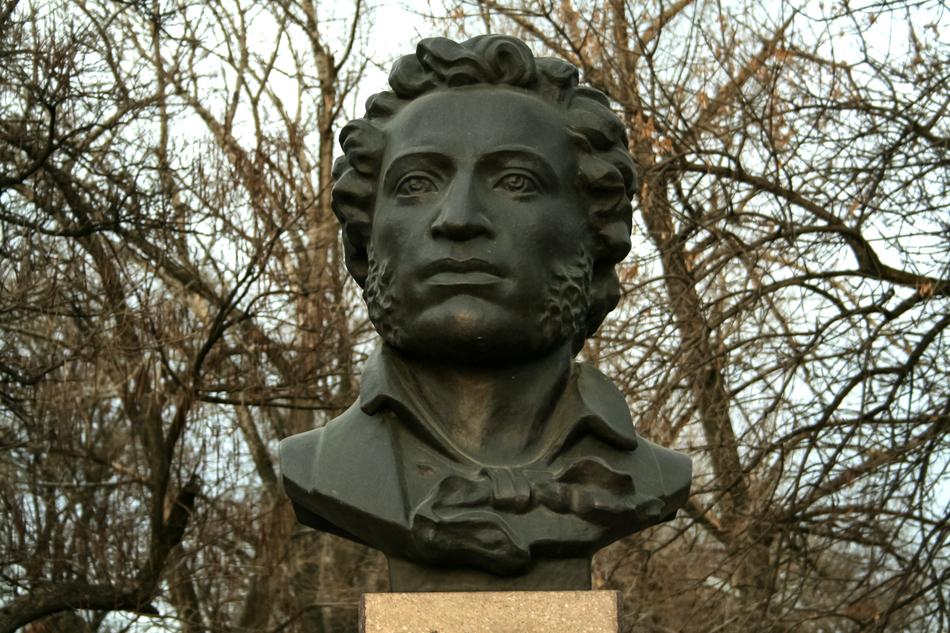 Bust of russian poet Pushkin at bare trees