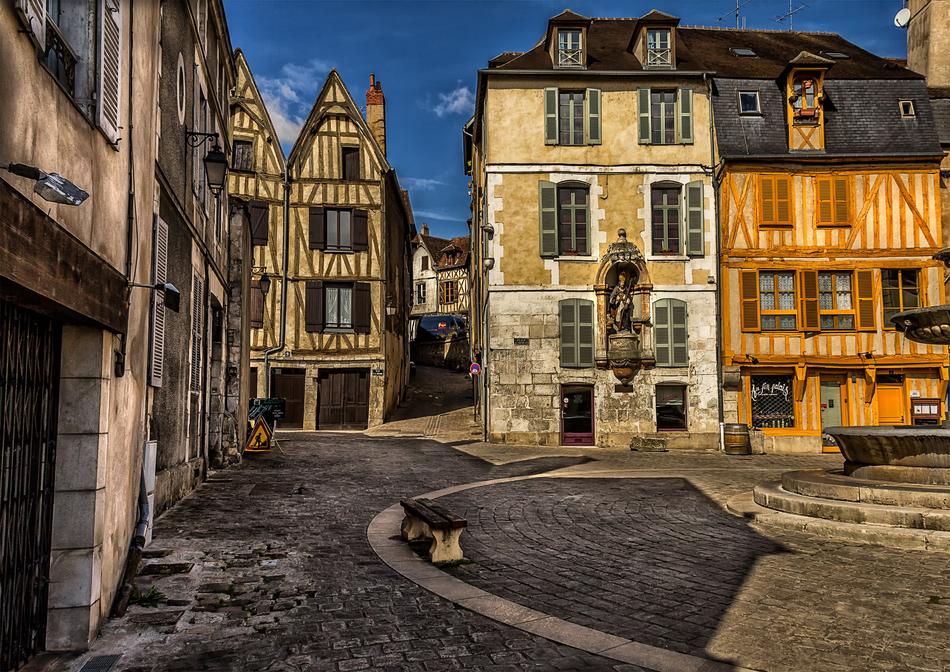 square of the old town of Auxerre