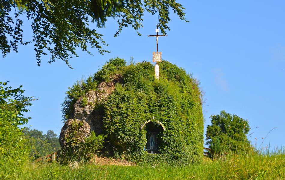 Tomb Monument green
