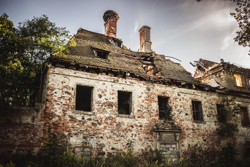 picture of the abandoned ruined palace made of bricks