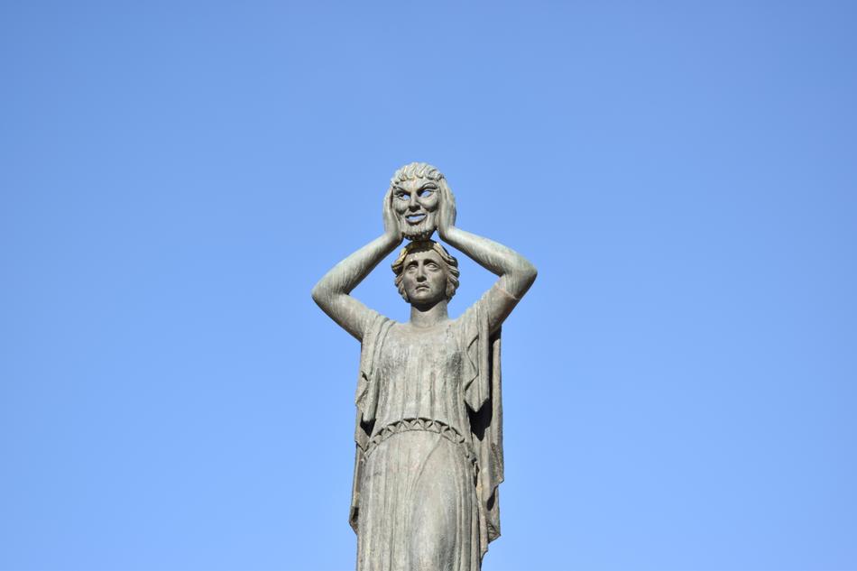Monument Mask statue