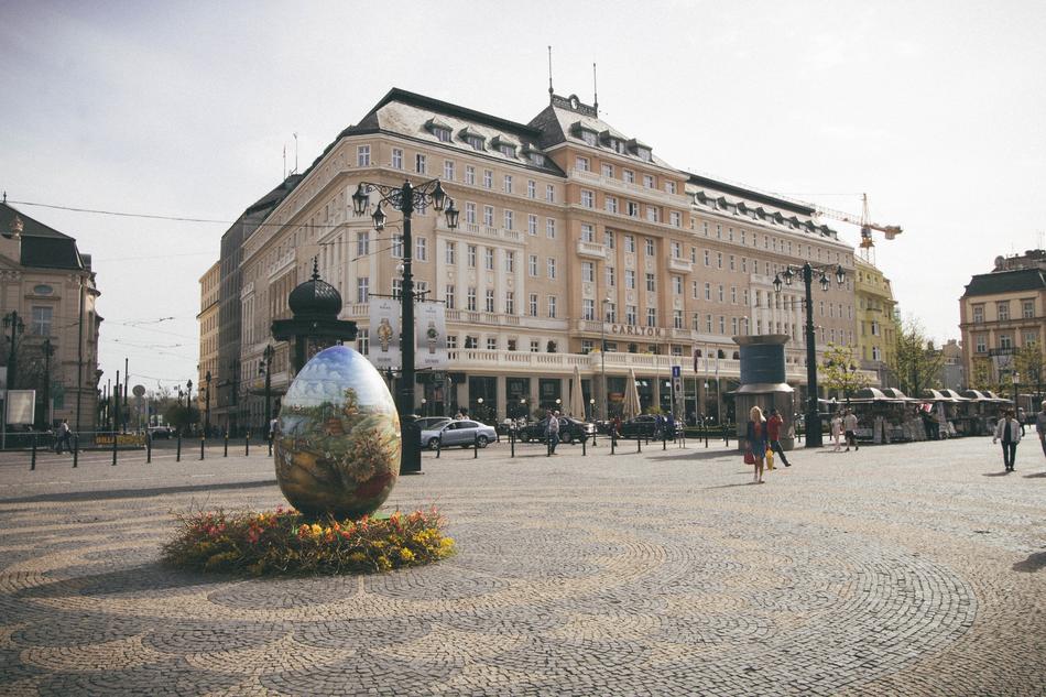 Building Old Hotel and egg statue