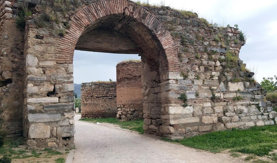 Portcullis Road Old ruin