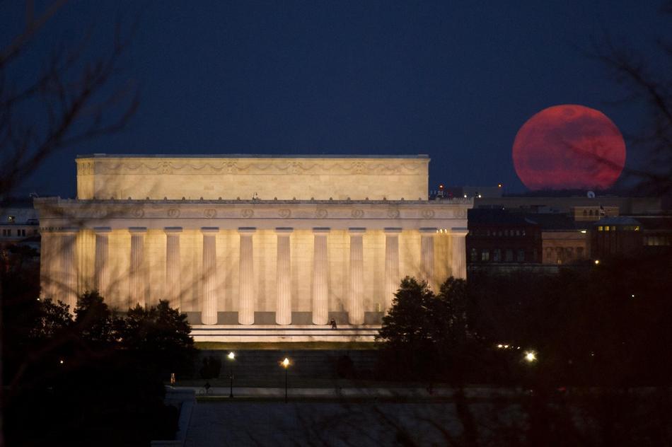 Lincoln Memorial Monument Full moon