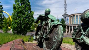 Sculpture Race man