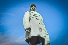 Monument Sculpture man