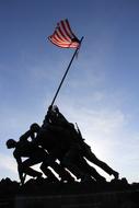 monument to soldiers with the flag of america