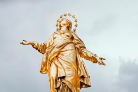 Art Daylight gold statue