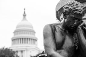Statue Thinking man