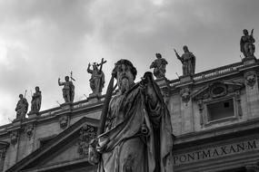 Black and white photo of the beautiful Vatican statues