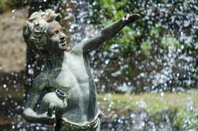 Statue Fountain water drops