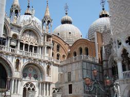 Monuments Architecture