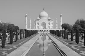 People and Taj Mahal balck and white