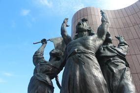 Call Independent statue